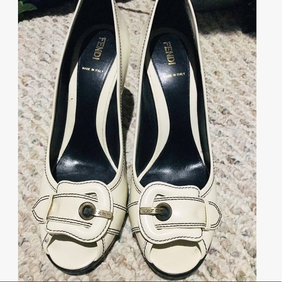 Fendi Buckle heels cream - Picture 3 of 7